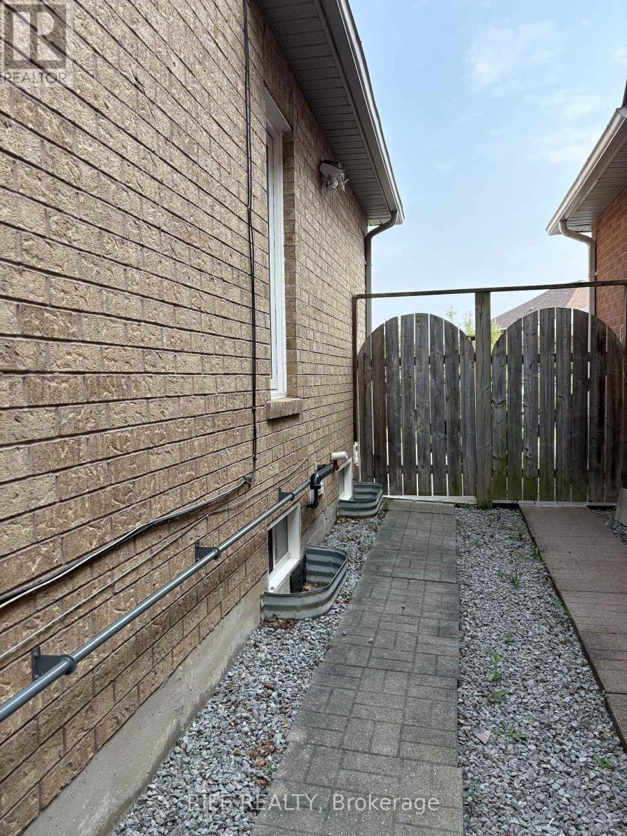 Lower Unit - 21 Boxhill Road, Markham, Ontario  L3S 4R1 - Photo 9 - N12592876