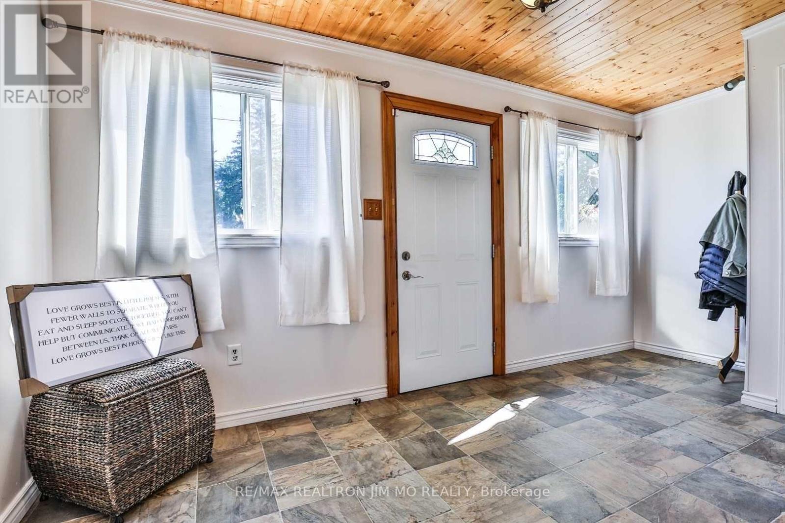 366 Irene Drive, Georgina, Ontario L4P 3B2 - Photo 6 - N12592896