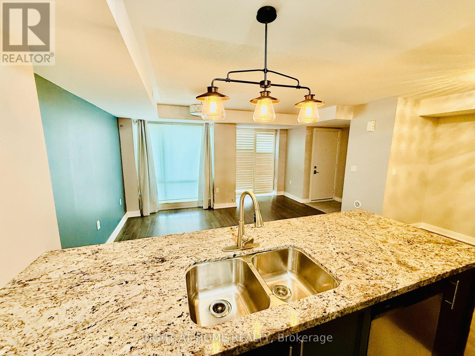 73 - 100 Dufay Road, Brampton, Ontario L7A 4A2 - Photo 5 - W12592908