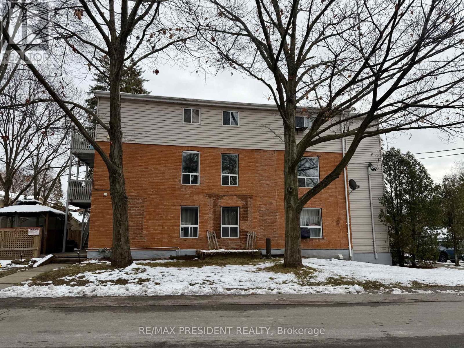 37 Bond Street S, Hamilton, Ontario  L9H 3H2 - Photo 4 - X12592888