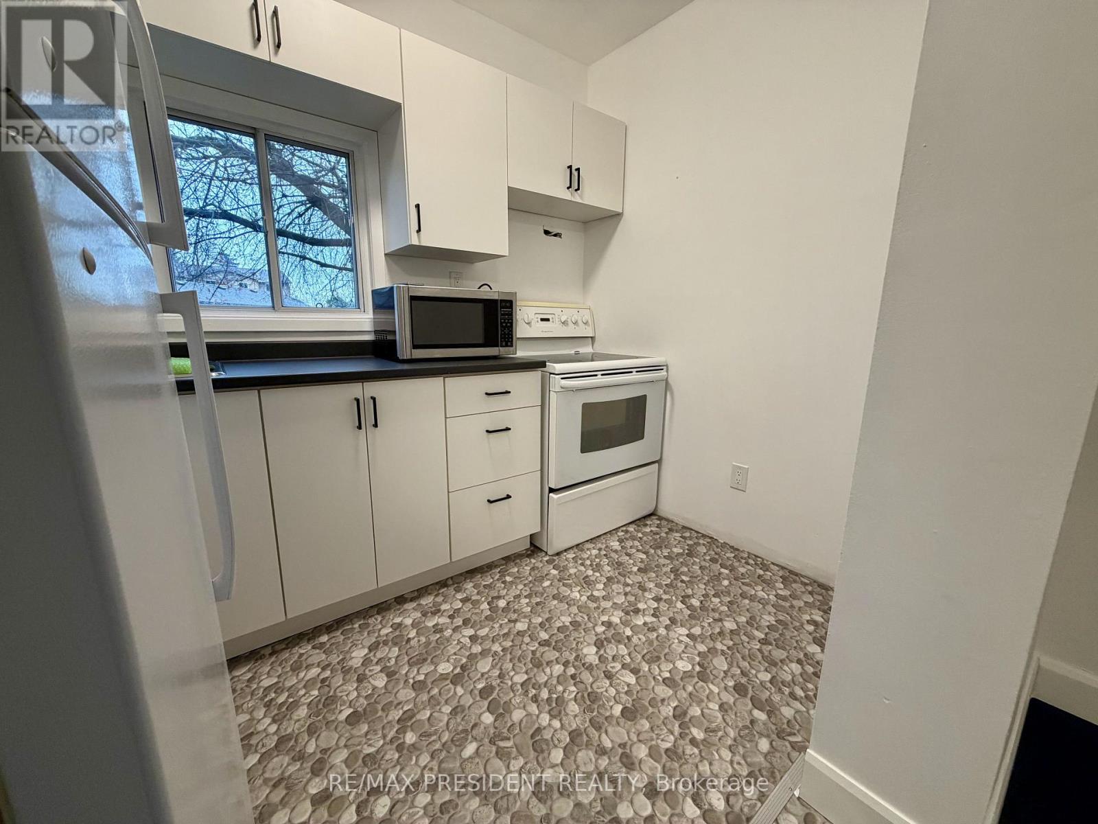 37 Bond Street S, Hamilton, Ontario  L9H 3H2 - Photo 9 - X12592888