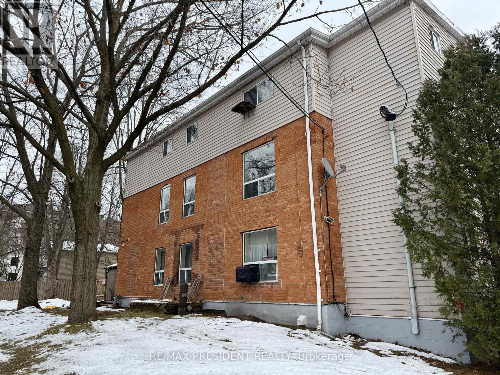 37 Bond Street S, Hamilton, Ontario  L9H 3H2 - Photo 2 - X12592894