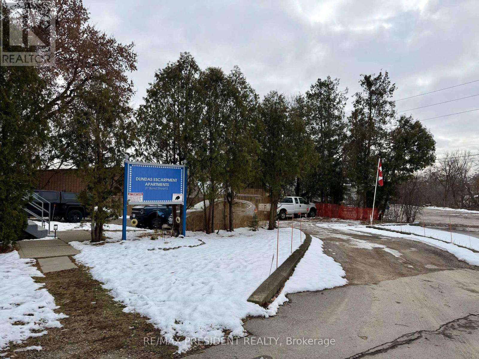 37 Bond Street S, Hamilton, Ontario  L9H 3H2 - Photo 5 - X12592894