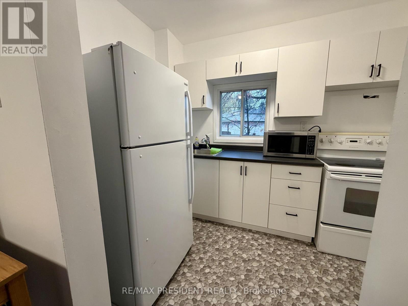 37 Bond Street S, Hamilton, Ontario  L9H 3H2 - Photo 7 - X12592894