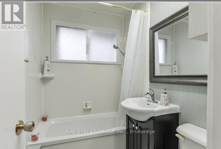 Main - Main 30 Ivordale Crescent, Toronto, Ontario M1R 2W6 - Photo 11 - E12592964