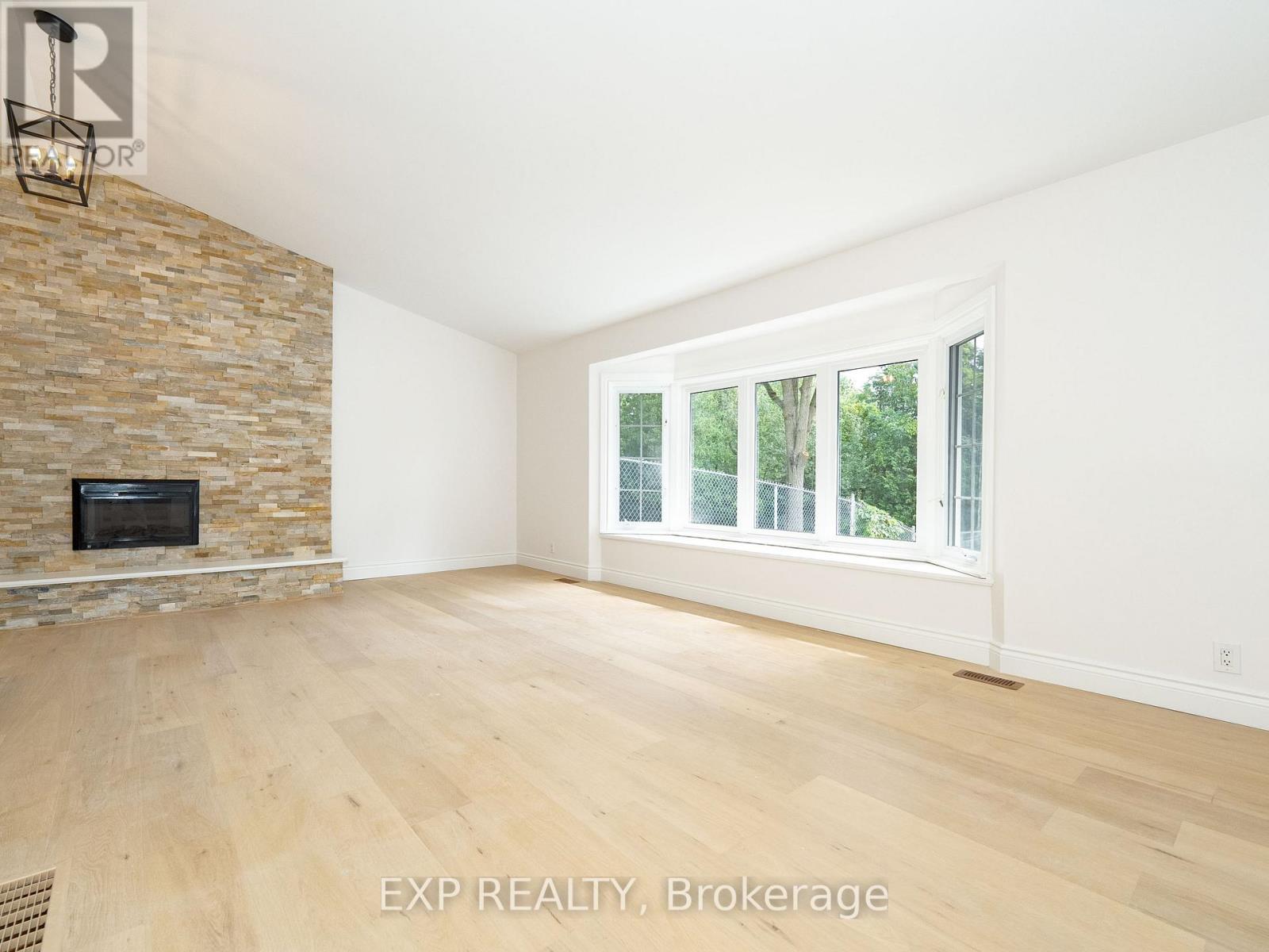 12056 Leslie Street, Richmond Hill, Ontario  L4E 3R5 - Photo 14 - N12592924