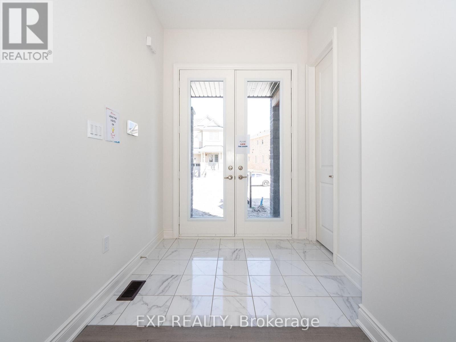 15 Monticola Avenue, Richmond Hill, Ontario  L4B 0J1 - Photo 4 - N12592926