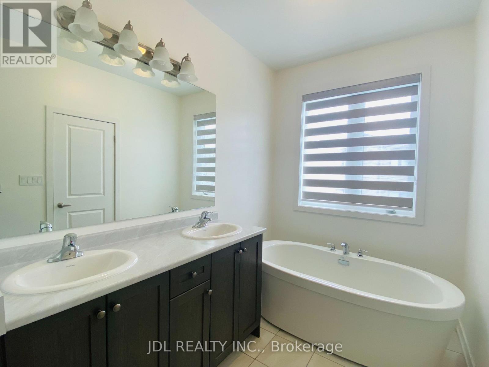 101 Hilts Drive, Richmond Hill, Ontario  L4H 0J2 - Photo 7 - N12592942