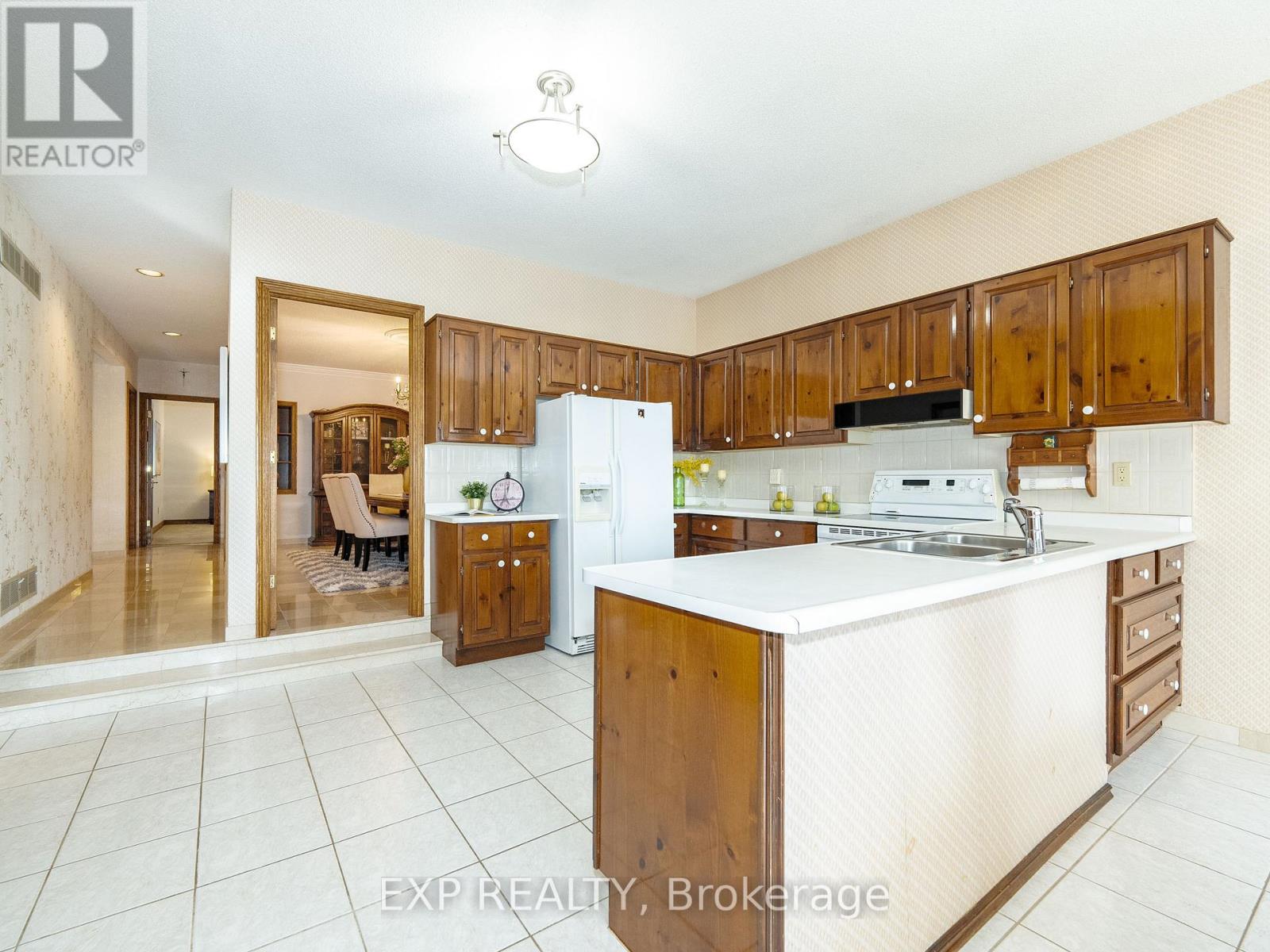 101 Leyburn Avenue, Richmond Hill, Ontario  L4C 0J6 - Photo 24 - N12592946