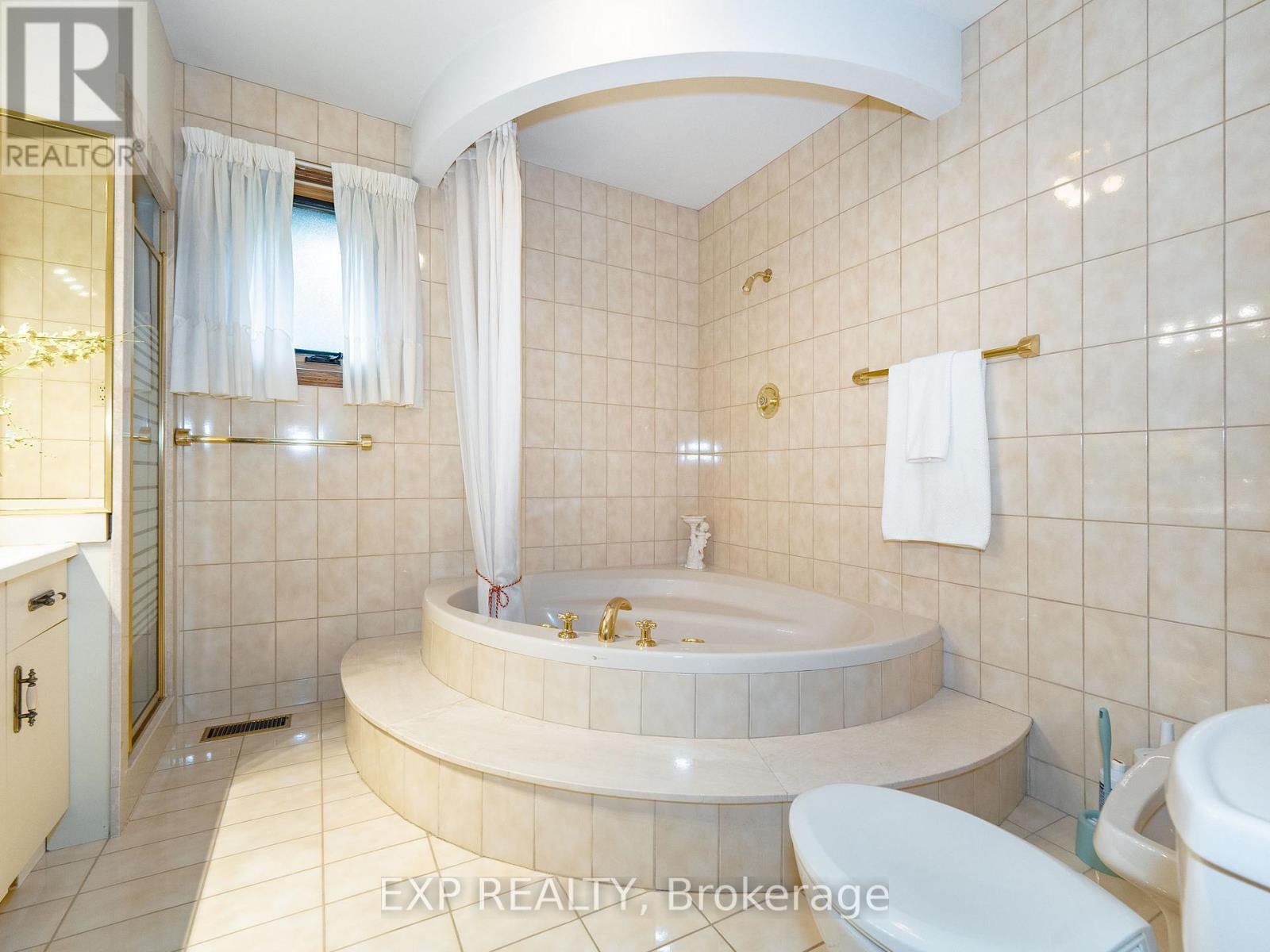 101 Leyburn Avenue, Richmond Hill, Ontario  L4C 0J6 - Photo 32 - N12592946