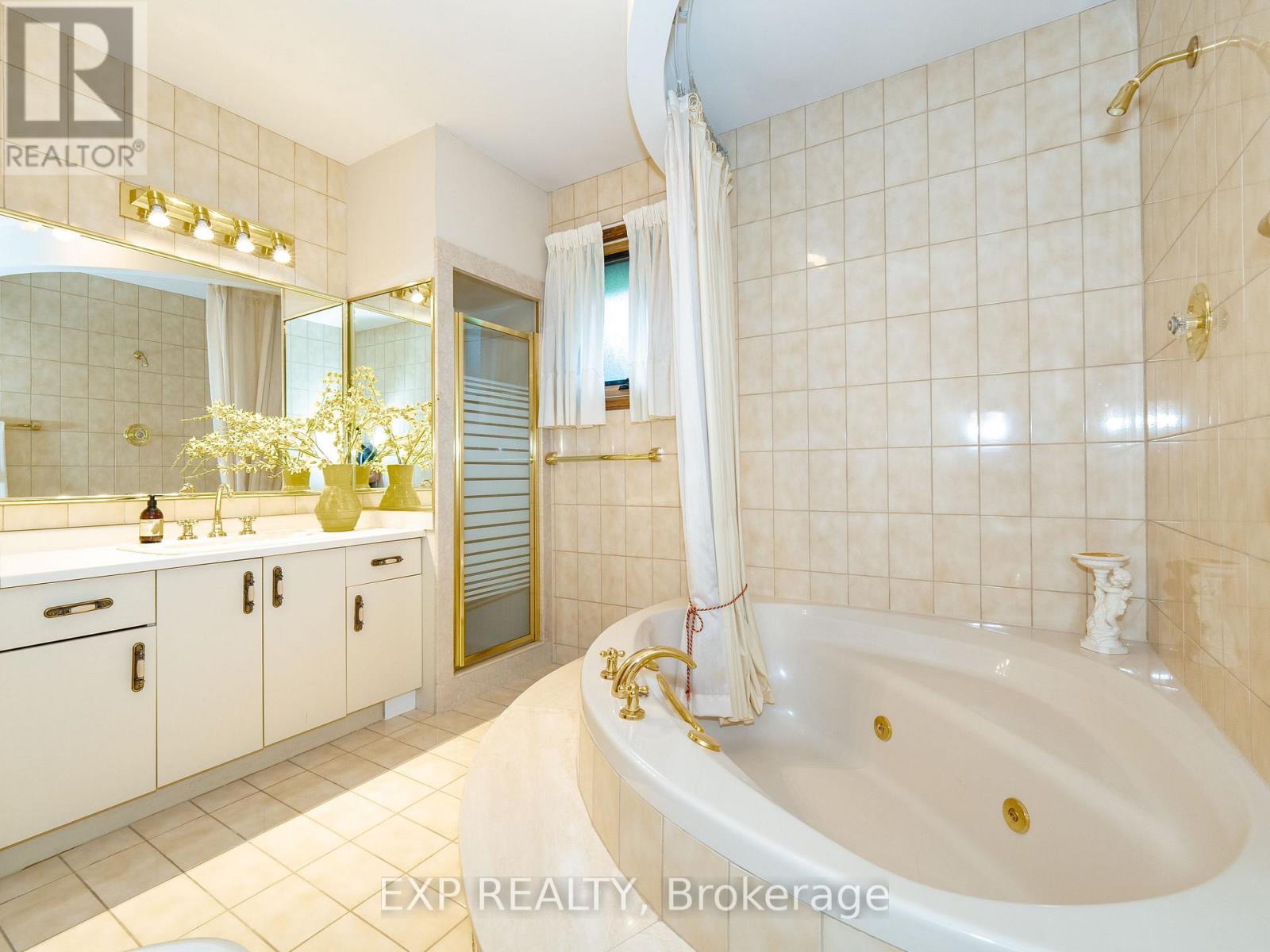 101 Leyburn Avenue, Richmond Hill, Ontario  L4C 0J6 - Photo 33 - N12592946