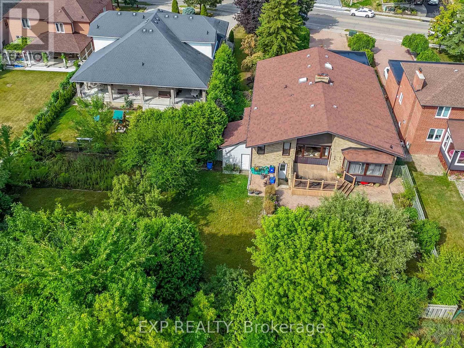 101 Leyburn Avenue, Richmond Hill, Ontario  L4C 0J6 - Photo 6 - N12592946