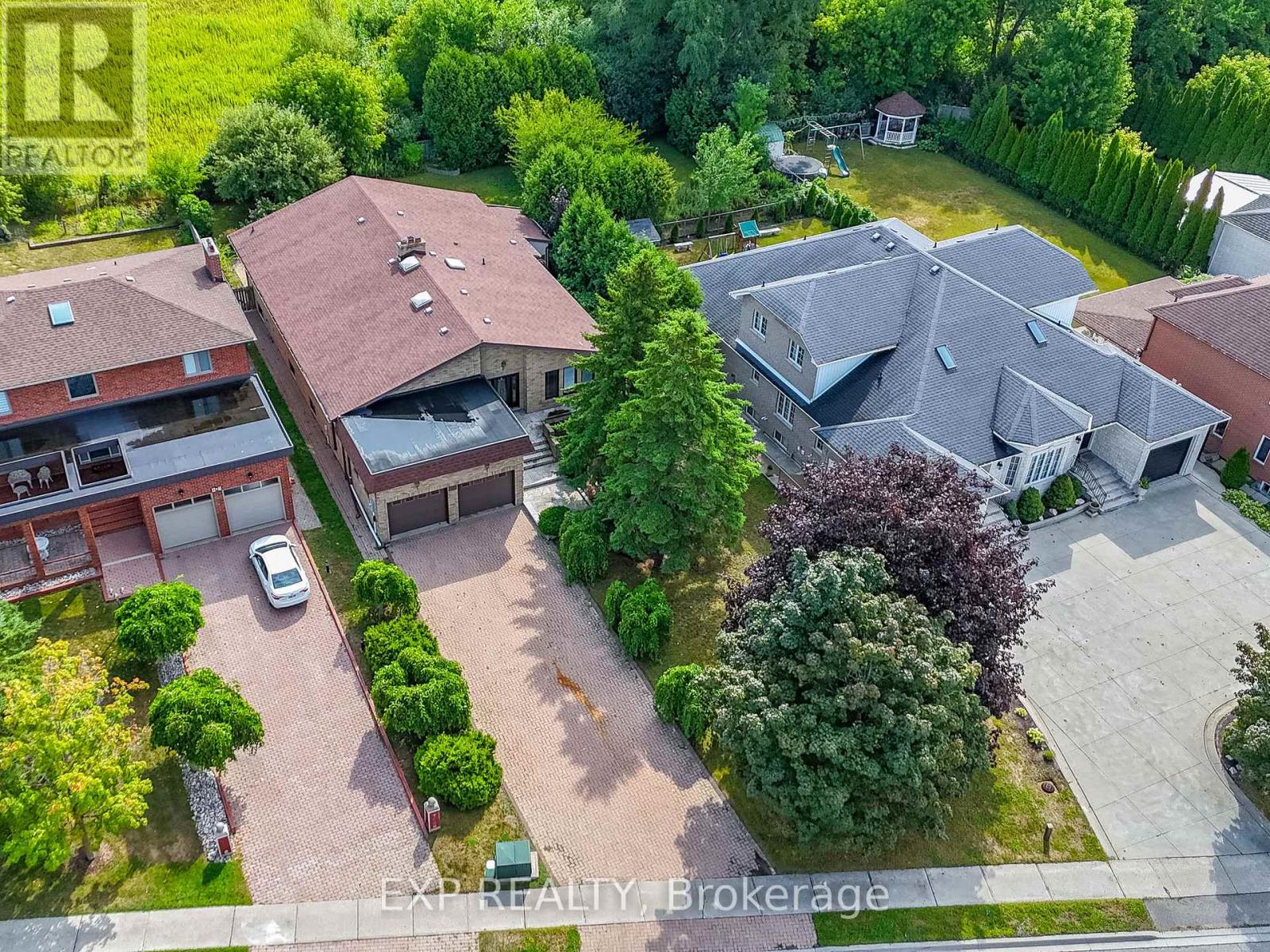 101 Leyburn Avenue, Richmond Hill, Ontario  L4C 0J6 - Photo 8 - N12592946