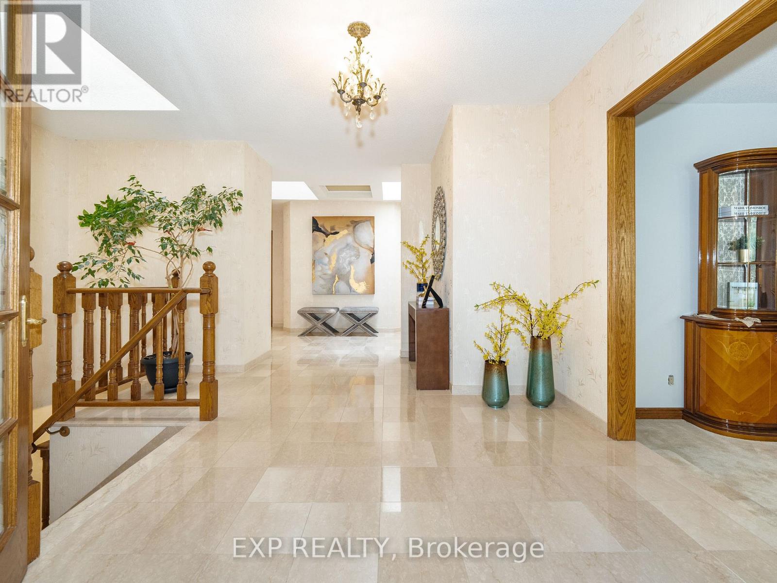 101 Leyburn Avenue, Richmond Hill, Ontario  L4C 0J6 - Photo 9 - N12592946