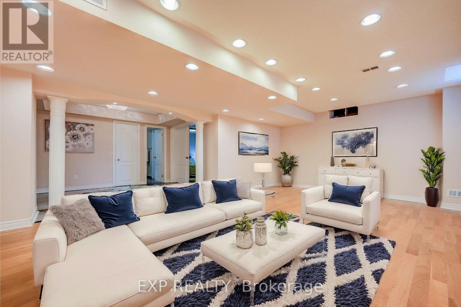 45 Henricks Crescent, Richmond Hill, Ontario  L4B 3W4 - Photo 39 - N12592950