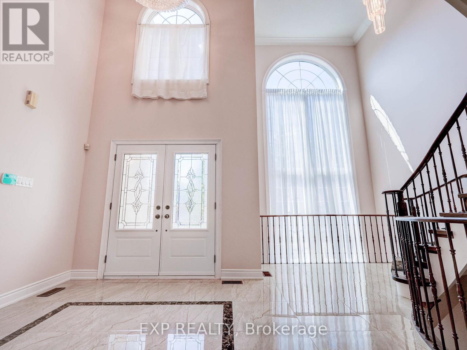 45 Henricks Crescent, Richmond Hill, Ontario  L4B 3W4 - Photo 5 - N12592950