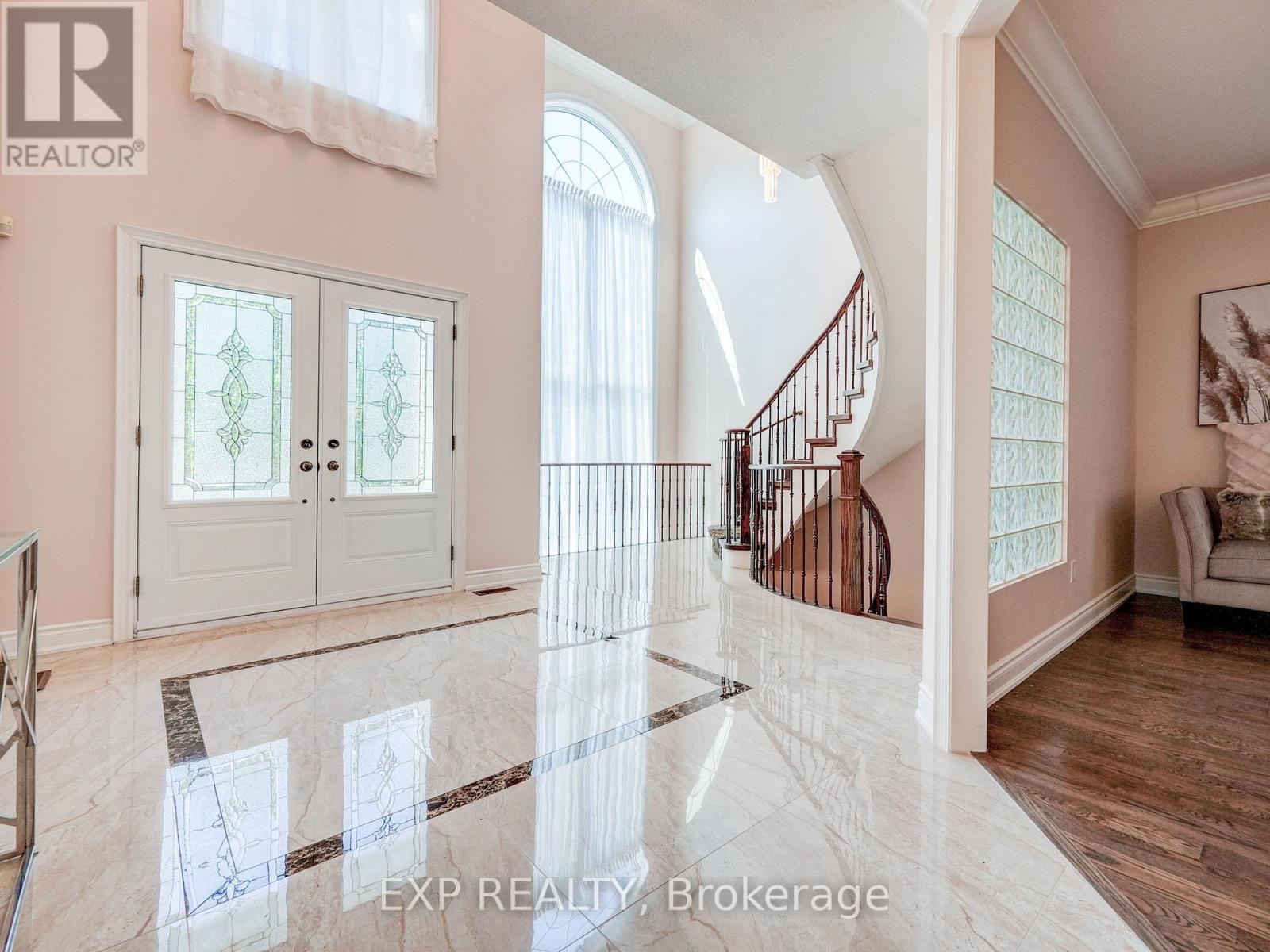 45 Henricks Crescent, Richmond Hill, Ontario  L4B 3W4 - Photo 6 - N12592950