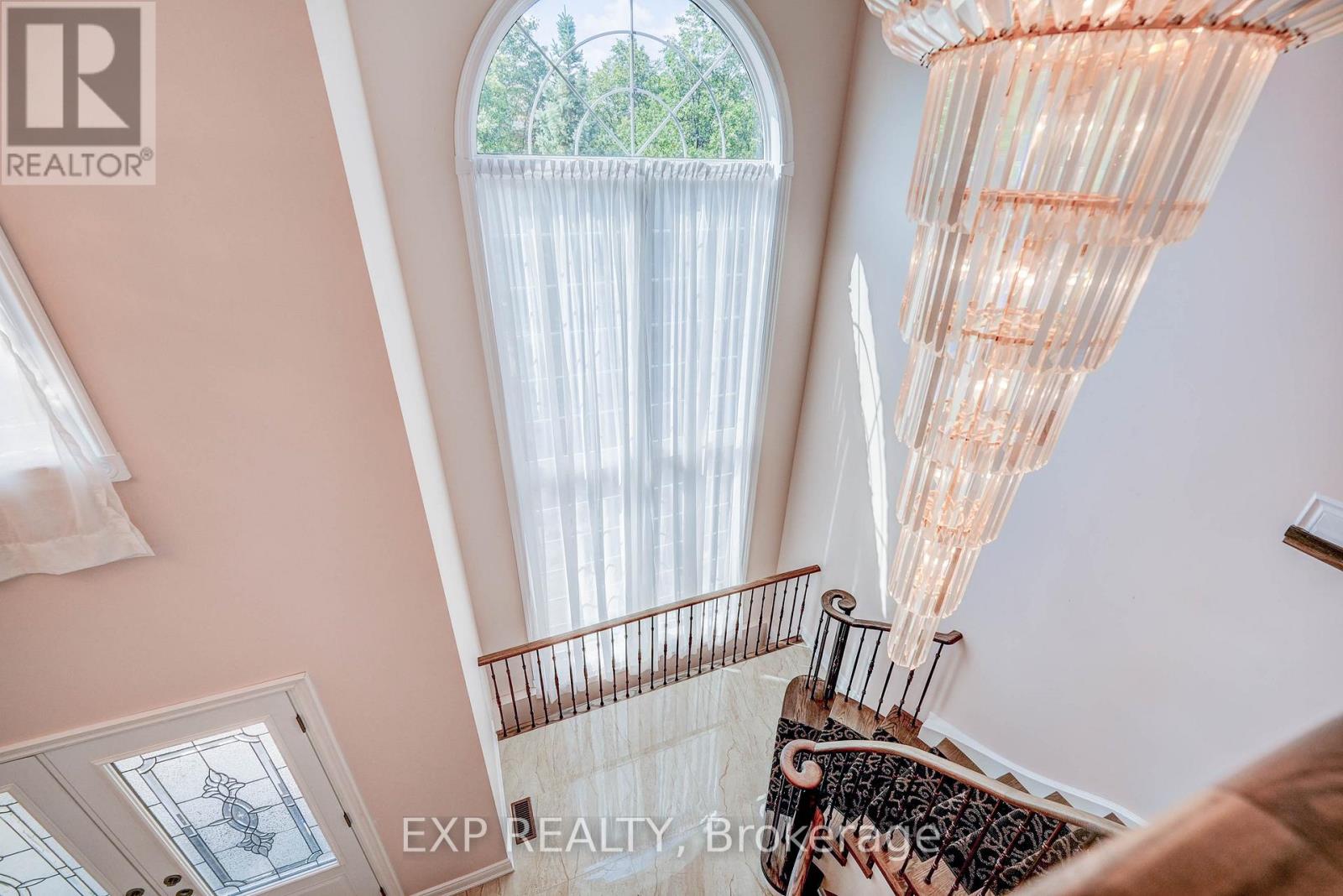 45 Henricks Crescent, Richmond Hill, Ontario  L4B 3W4 - Photo 7 - N12592950