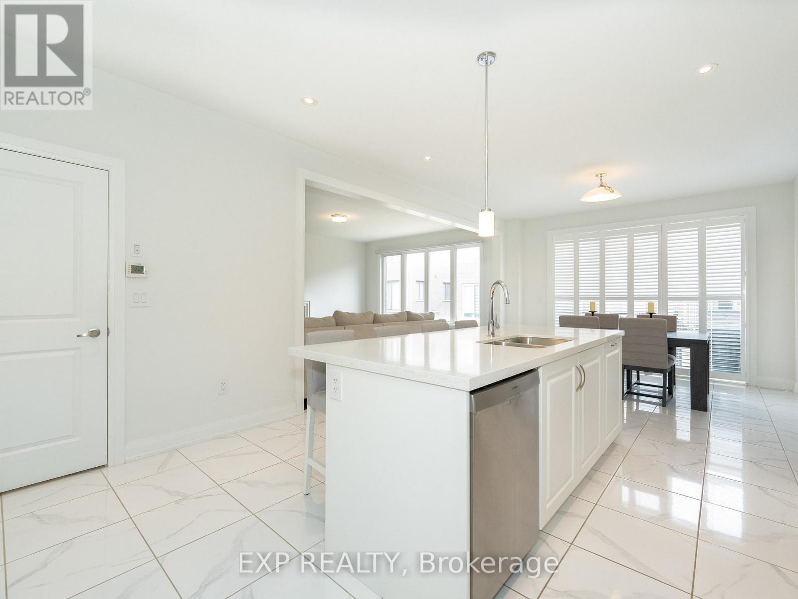 14 Longworth Avenue, Richmond Hill, Ontario  L4E 1J1 - Photo 10 - N12592952