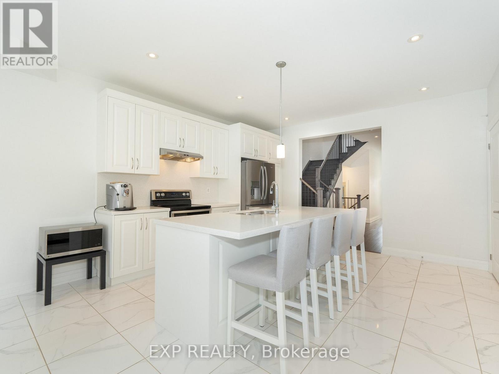 14 Longworth Avenue, Richmond Hill, Ontario  L4E 1J1 - Photo 12 - N12592952