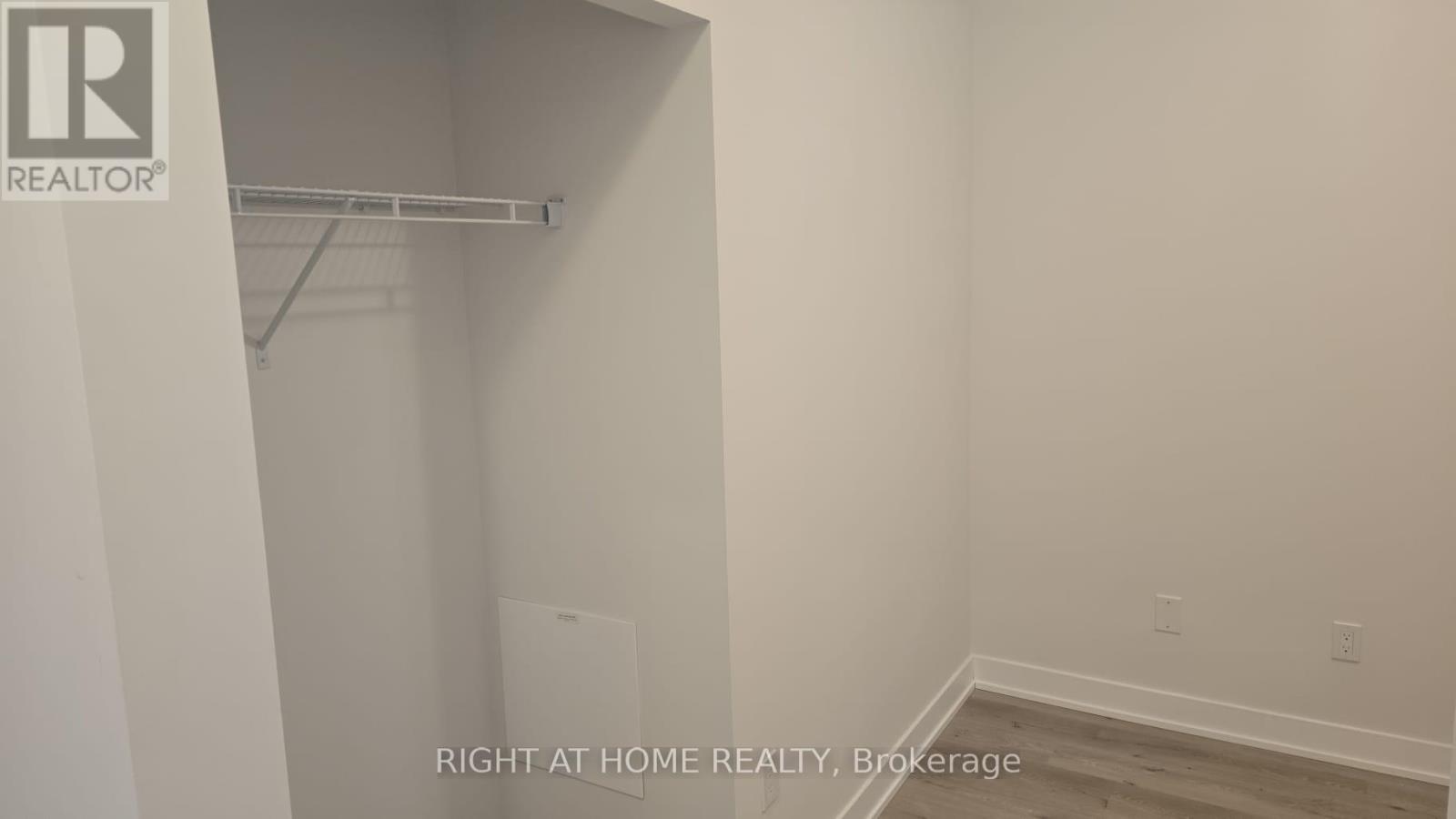 1105 - 430 Square One Drive, Mississauga, Ontario L5B 0L6 - Photo 10 - W12592918