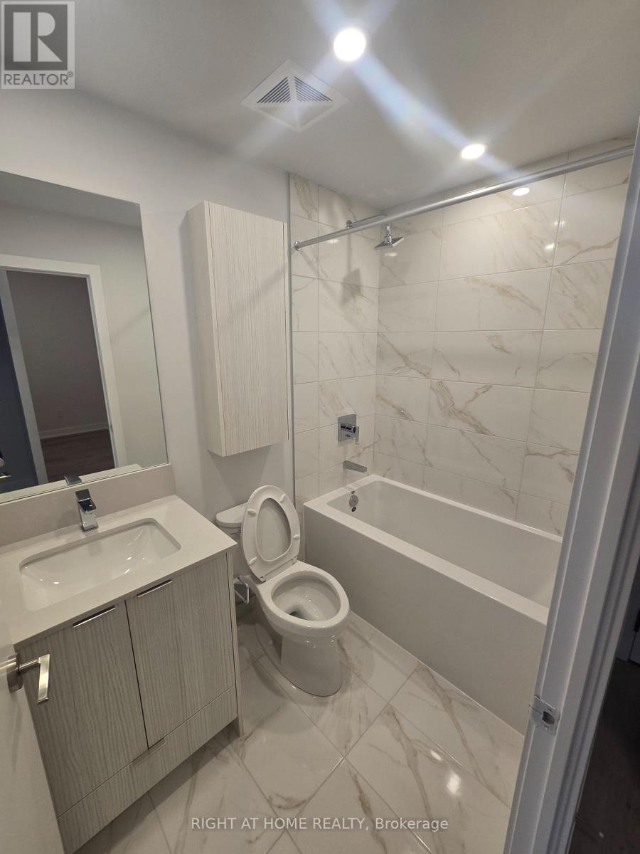 1105 - 430 Square One Drive, Mississauga, Ontario L5B 0L6 - Photo 13 - W12592918