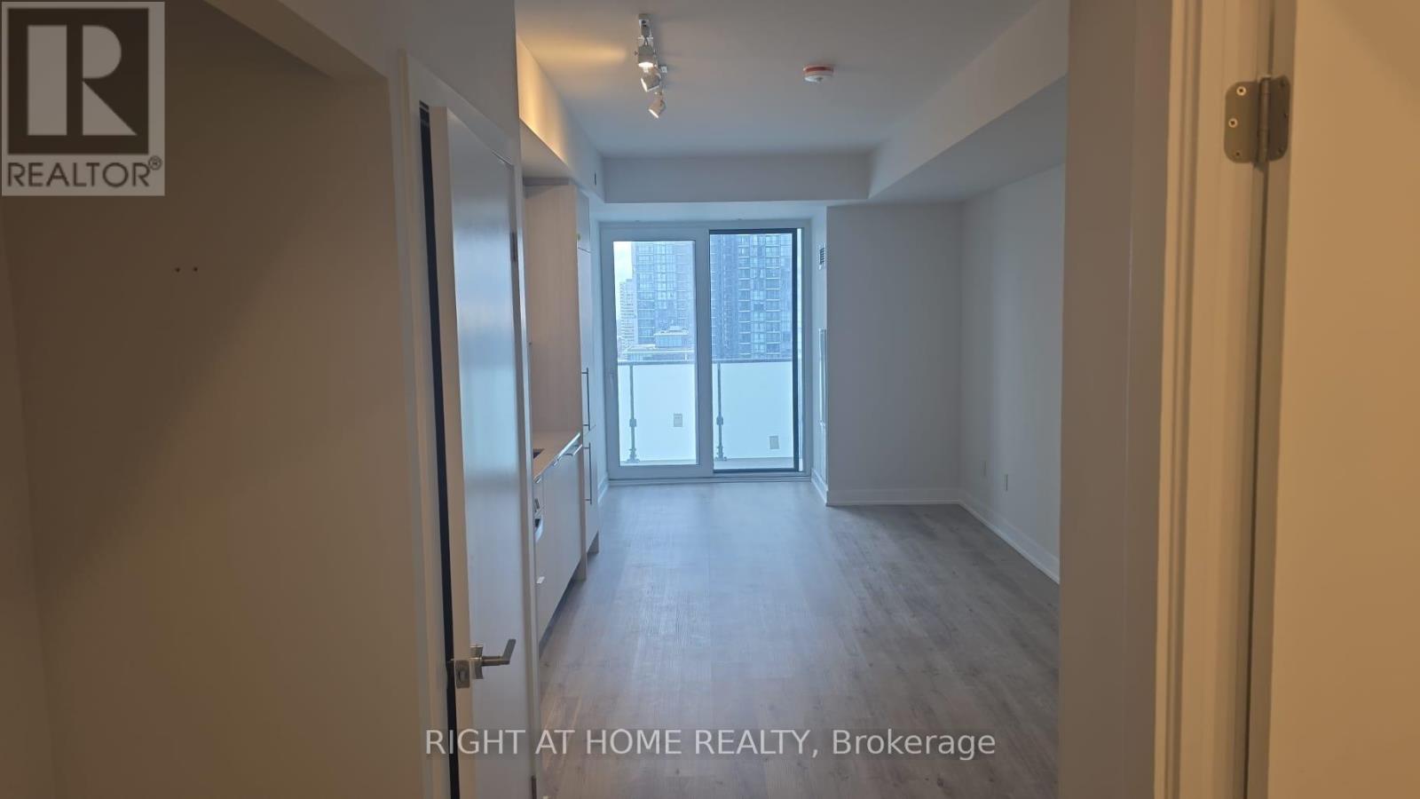 1105 - 430 Square One Drive, Mississauga, Ontario L5B 0L6 - Photo 4 - W12592918