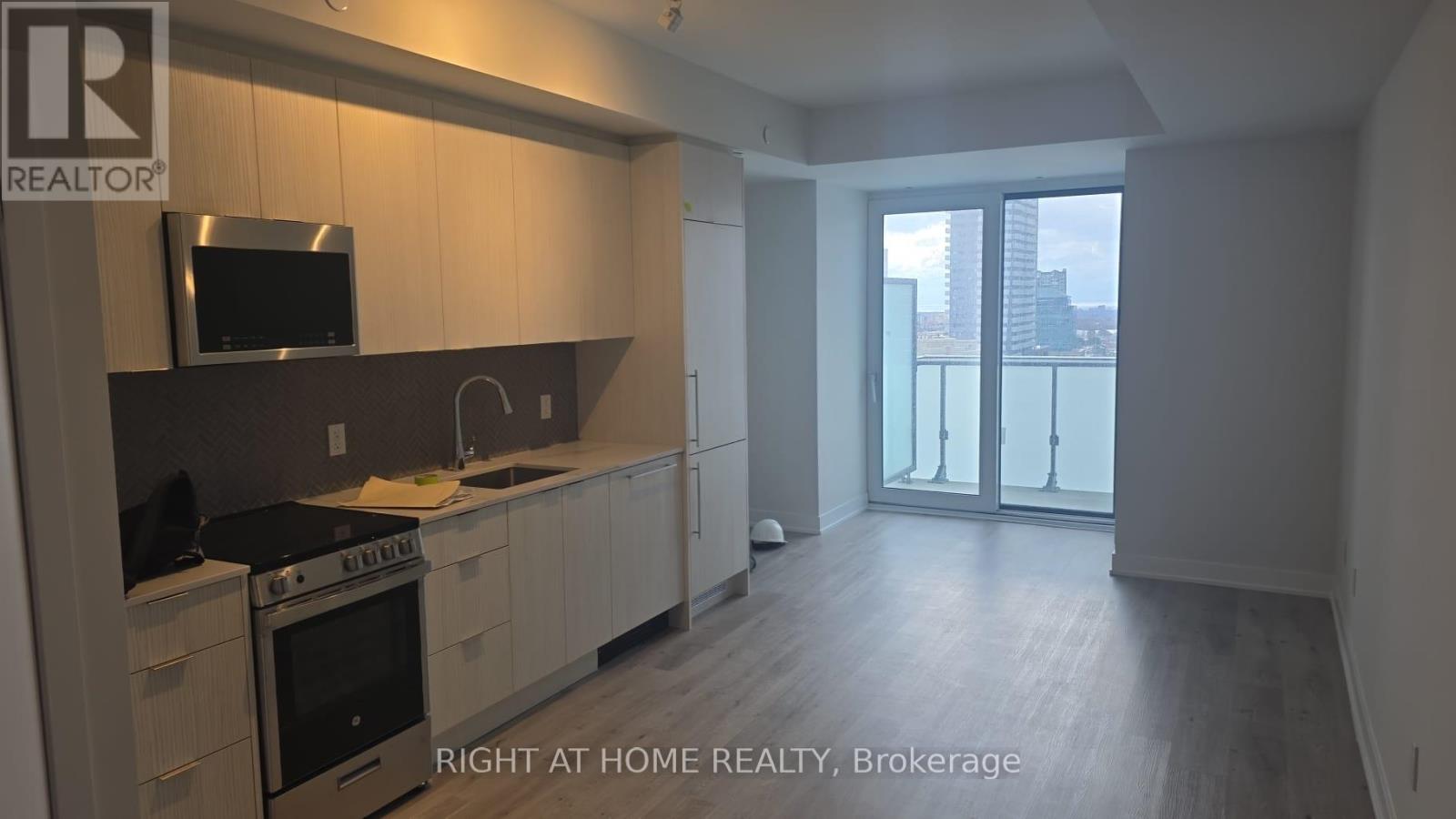 1105 - 430 Square One Drive, Mississauga, Ontario L5B 0L6 - Photo 5 - W12592918