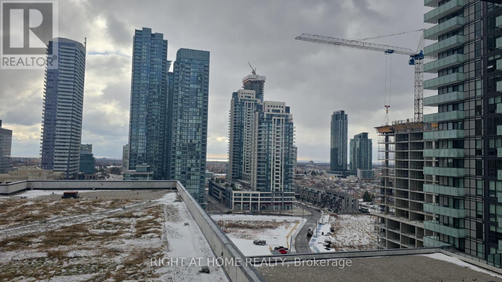 1105 - 430 Square One Drive, Mississauga, Ontario L5B 0L6 - Photo 8 - W12592918