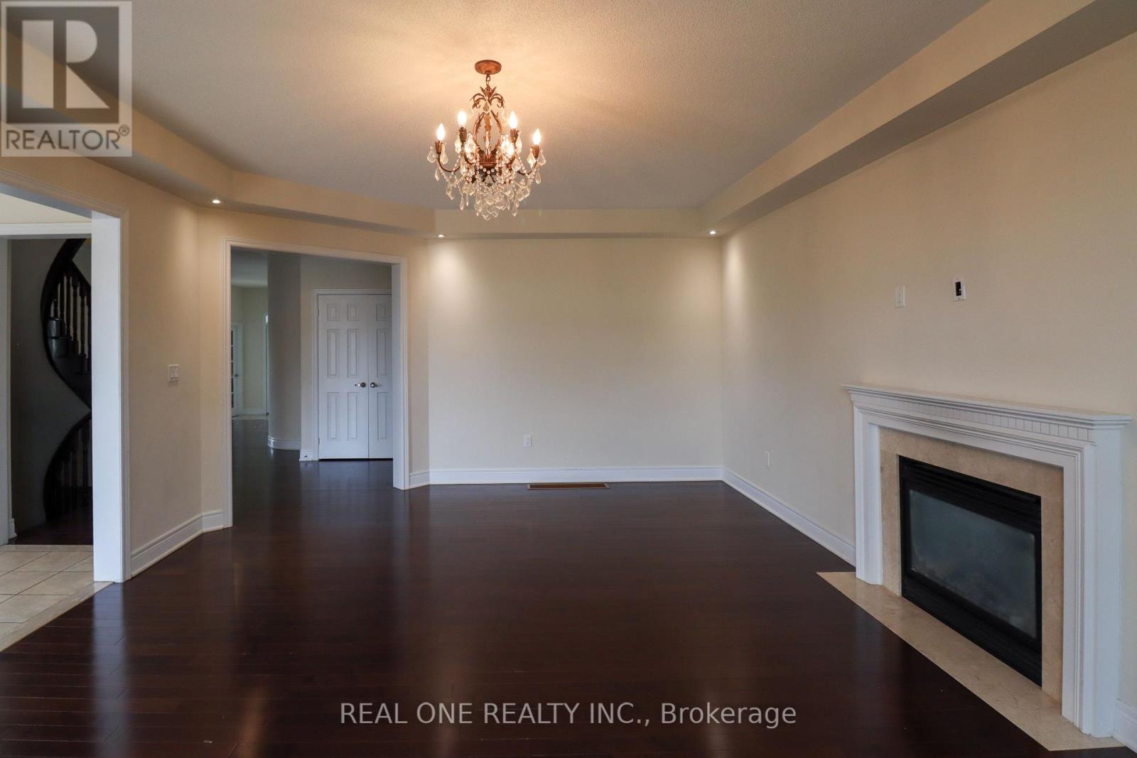 1330 Kestell Boulevard, Oakville, Ontario L6H 0C8 - Photo 10 - W12592928