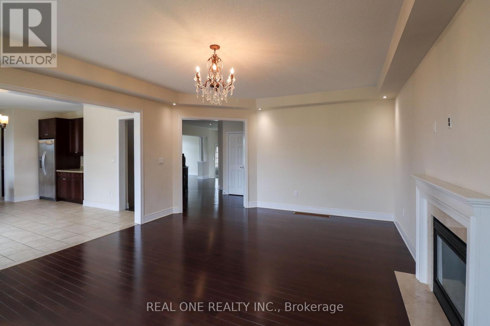 1330 Kestell Boulevard, Oakville, Ontario L6H 0C8 - Photo 12 - W12592928