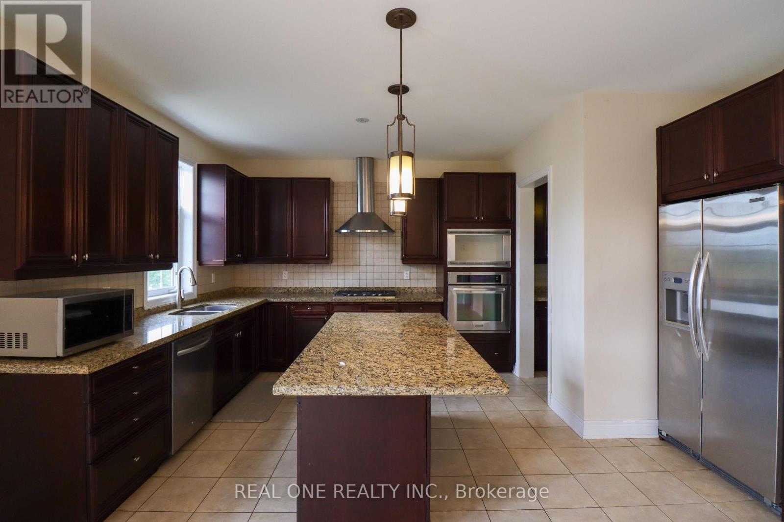 1330 Kestell Boulevard, Oakville, Ontario L6H 0C8 - Photo 13 - W12592928