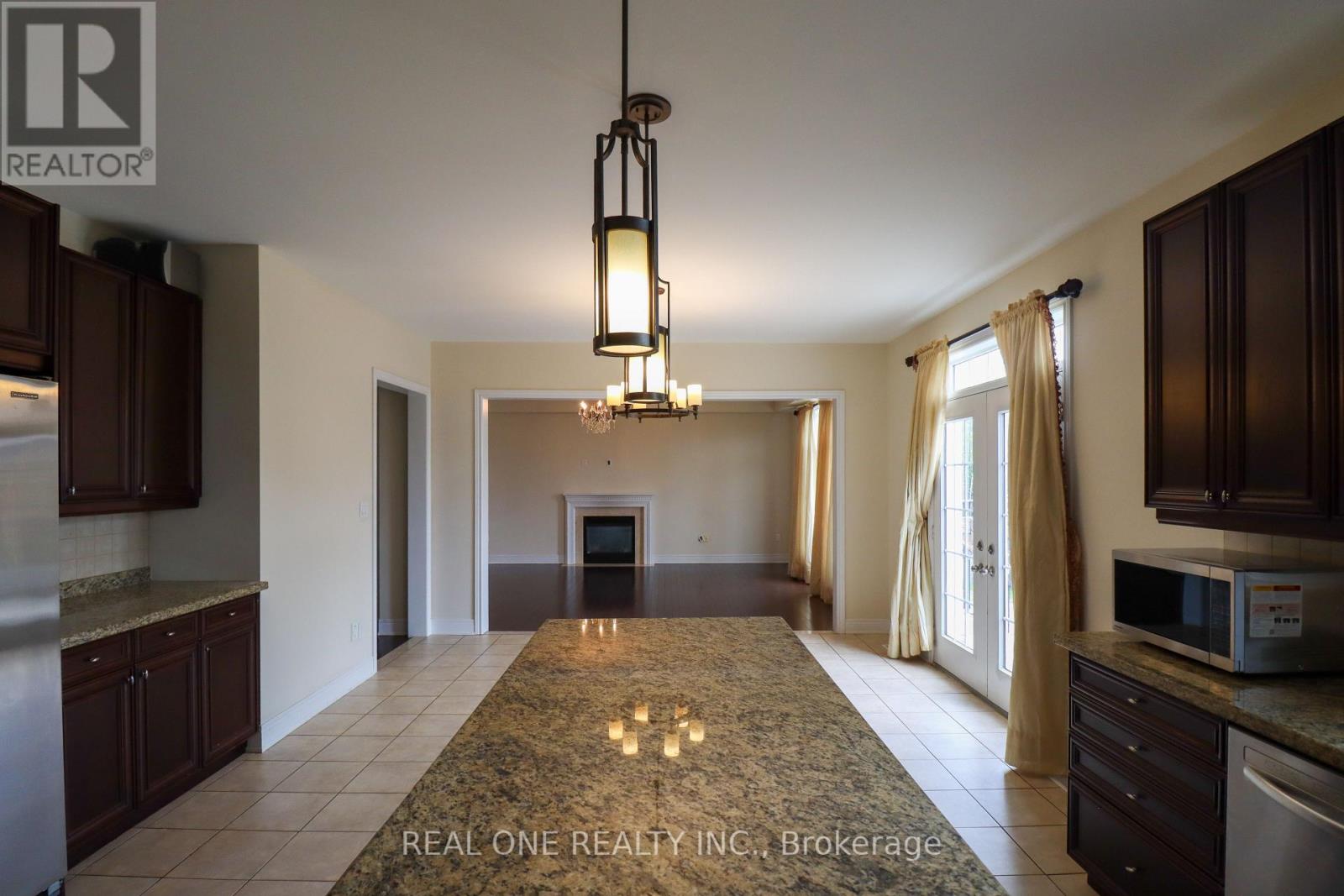 1330 Kestell Boulevard, Oakville, Ontario L6H 0C8 - Photo 14 - W12592928