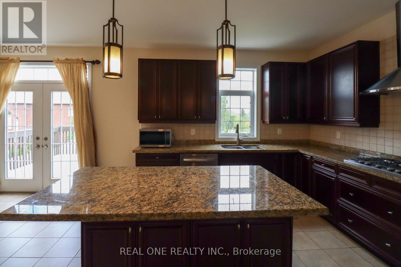 1330 Kestell Boulevard, Oakville, Ontario L6H 0C8 - Photo 16 - W12592928