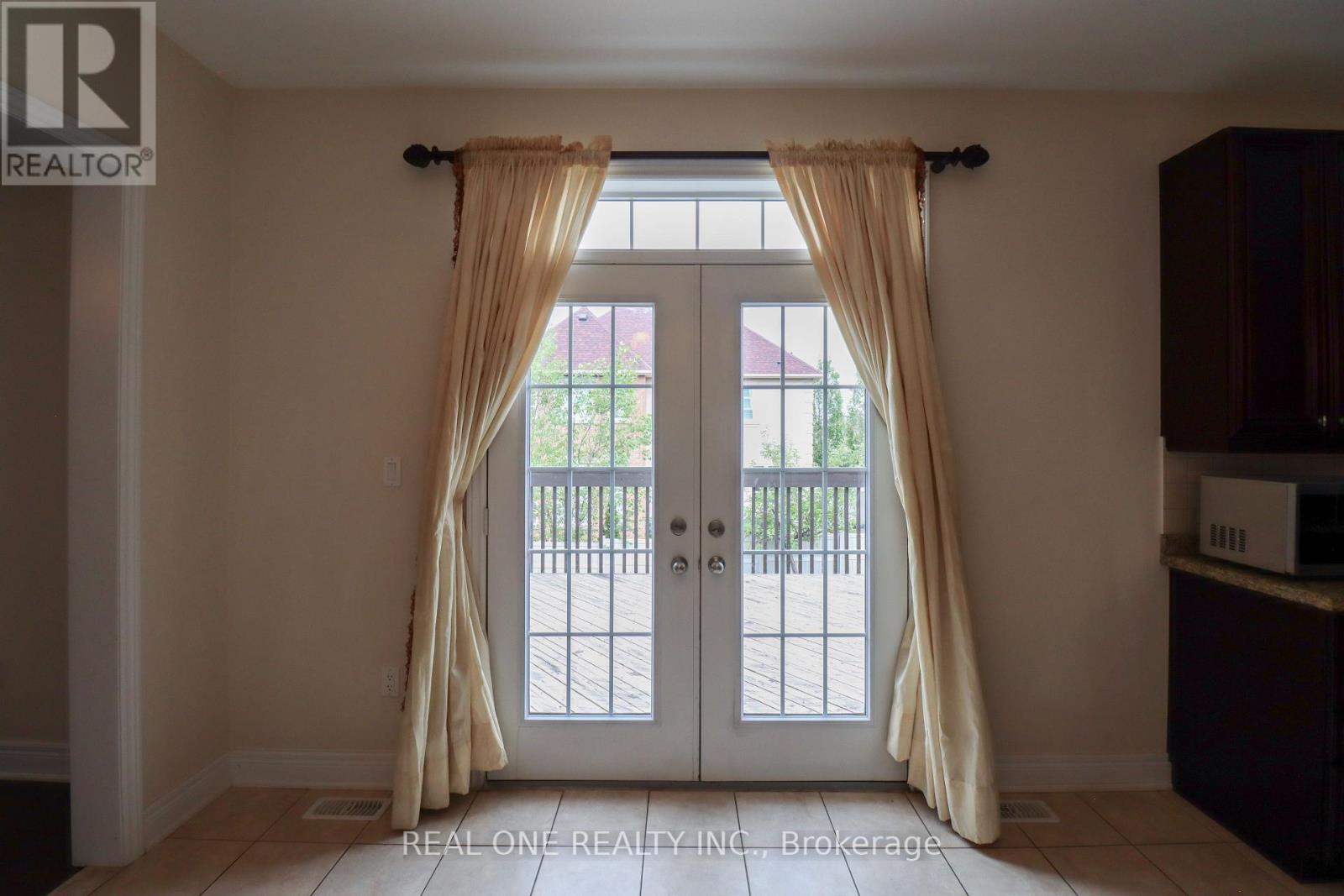 1330 Kestell Boulevard, Oakville, Ontario L6H 0C8 - Photo 19 - W12592928