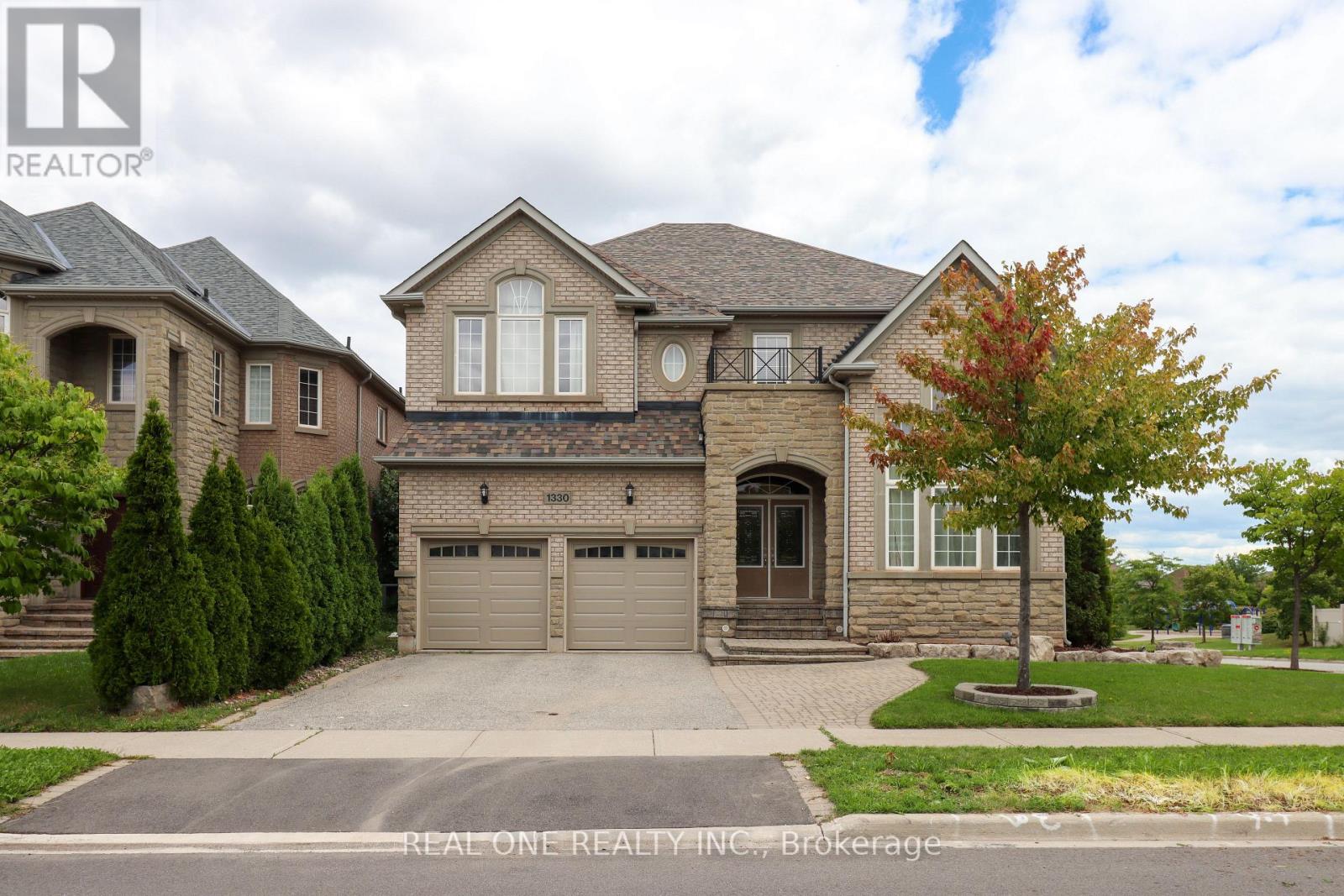 1330 Kestell Boulevard, Oakville, Ontario L6H 0C8 - Photo 2 - W12592928