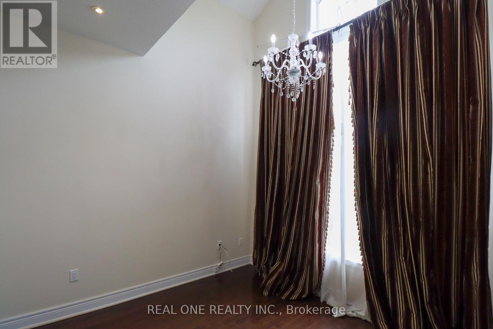 1330 Kestell Boulevard, Oakville, Ontario L6H 0C8 - Photo 20 - W12592928