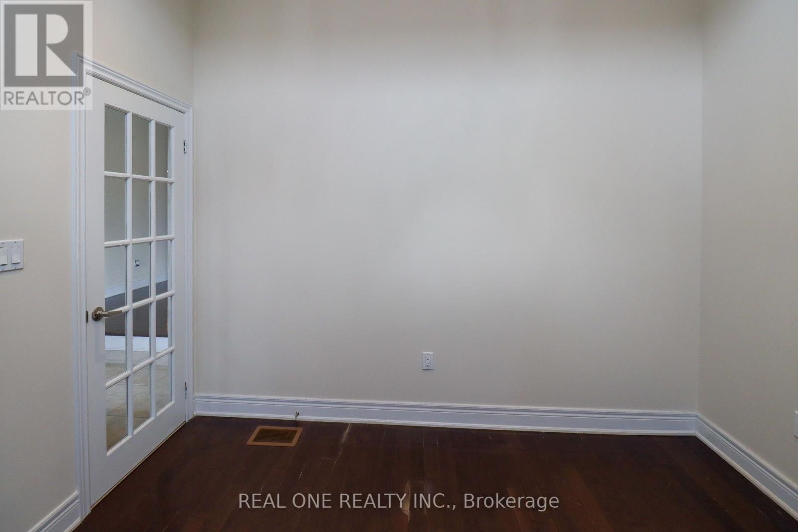 1330 Kestell Boulevard, Oakville, Ontario L6H 0C8 - Photo 22 - W12592928