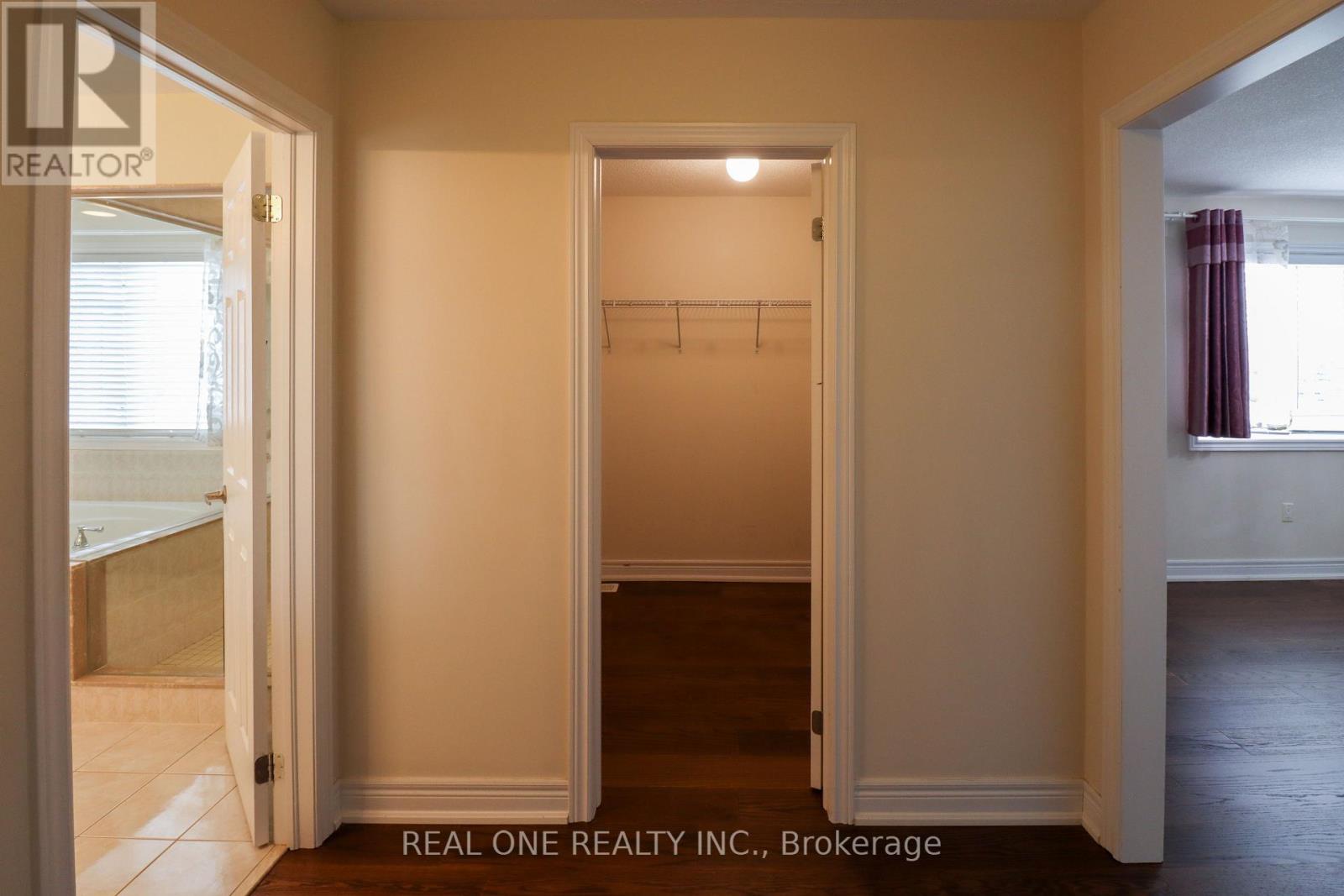 1330 Kestell Boulevard, Oakville, Ontario L6H 0C8 - Photo 25 - W12592928