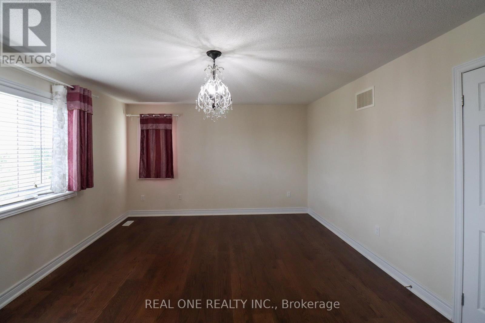 1330 Kestell Boulevard, Oakville, Ontario L6H 0C8 - Photo 26 - W12592928