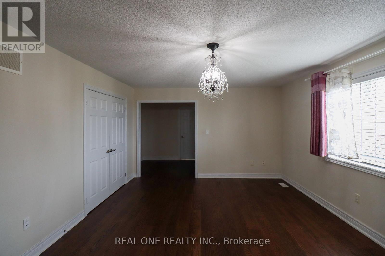 1330 Kestell Boulevard, Oakville, Ontario L6H 0C8 - Photo 28 - W12592928