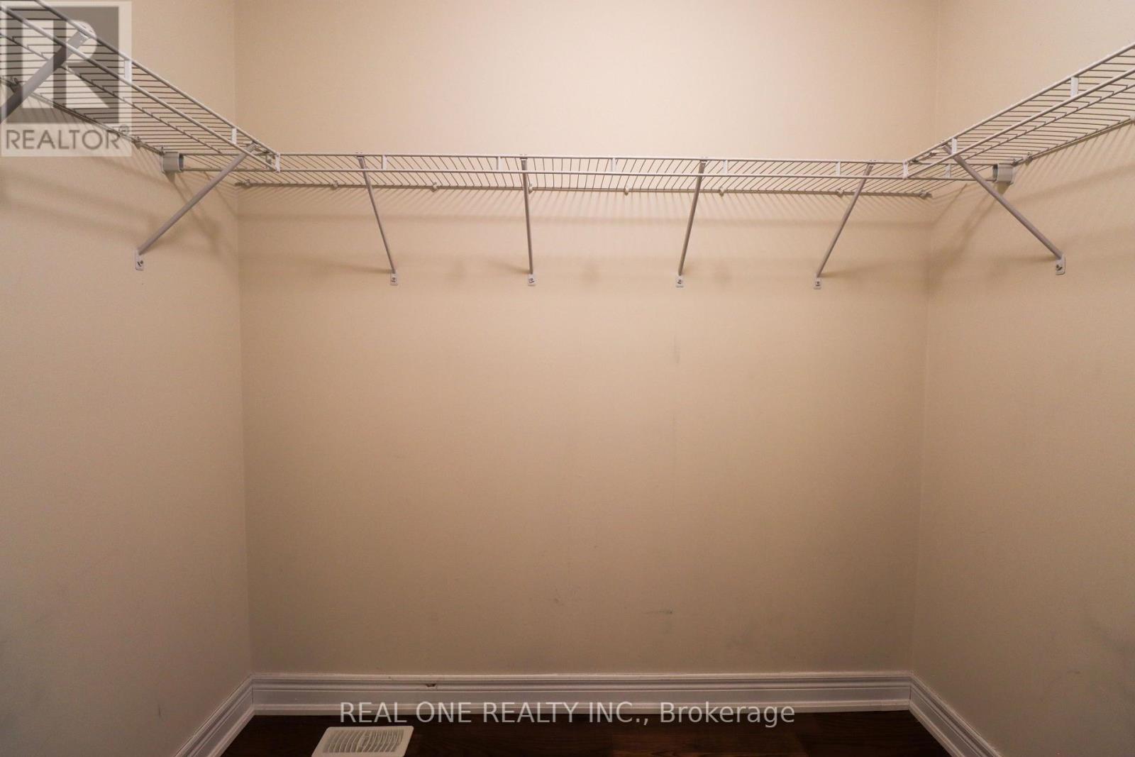 1330 Kestell Boulevard, Oakville, Ontario L6H 0C8 - Photo 29 - W12592928