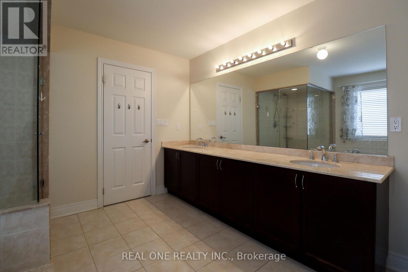 1330 Kestell Boulevard, Oakville, Ontario L6H 0C8 - Photo 31 - W12592928