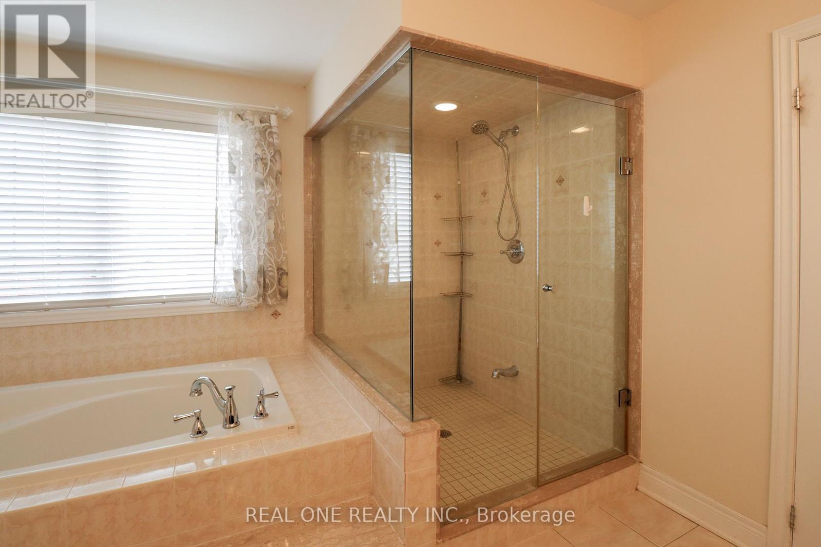 1330 Kestell Boulevard, Oakville, Ontario L6H 0C8 - Photo 32 - W12592928