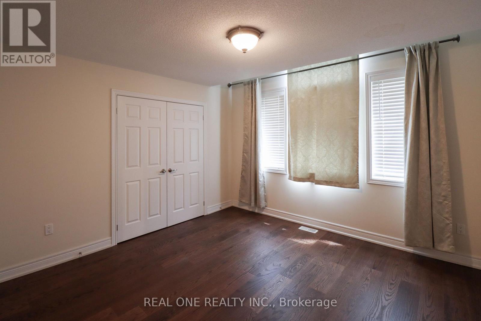 1330 Kestell Boulevard, Oakville, Ontario L6H 0C8 - Photo 33 - W12592928