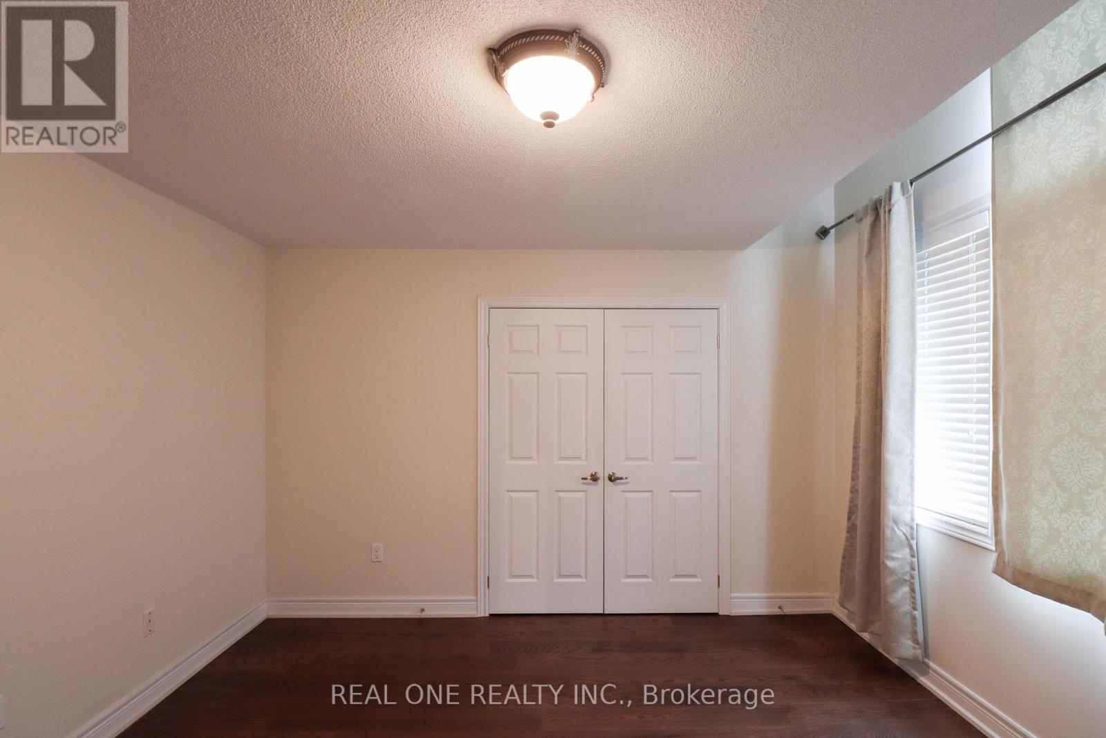 1330 Kestell Boulevard, Oakville, Ontario L6H 0C8 - Photo 34 - W12592928