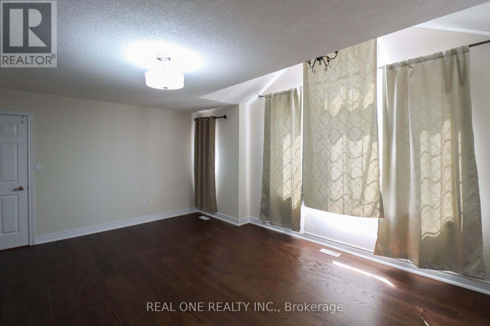 1330 Kestell Boulevard, Oakville, Ontario L6H 0C8 - Photo 37 - W12592928