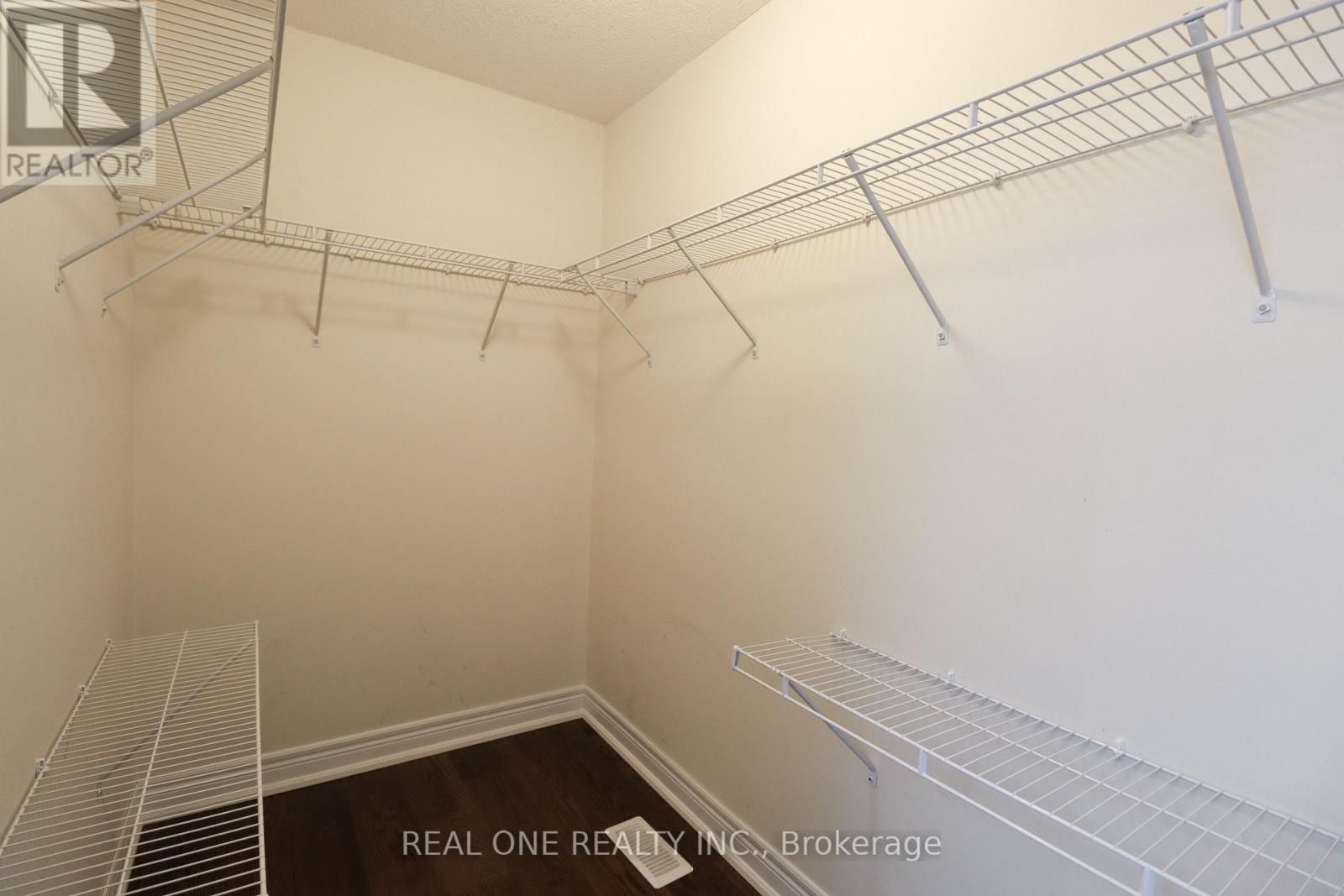 1330 Kestell Boulevard, Oakville, Ontario L6H 0C8 - Photo 39 - W12592928