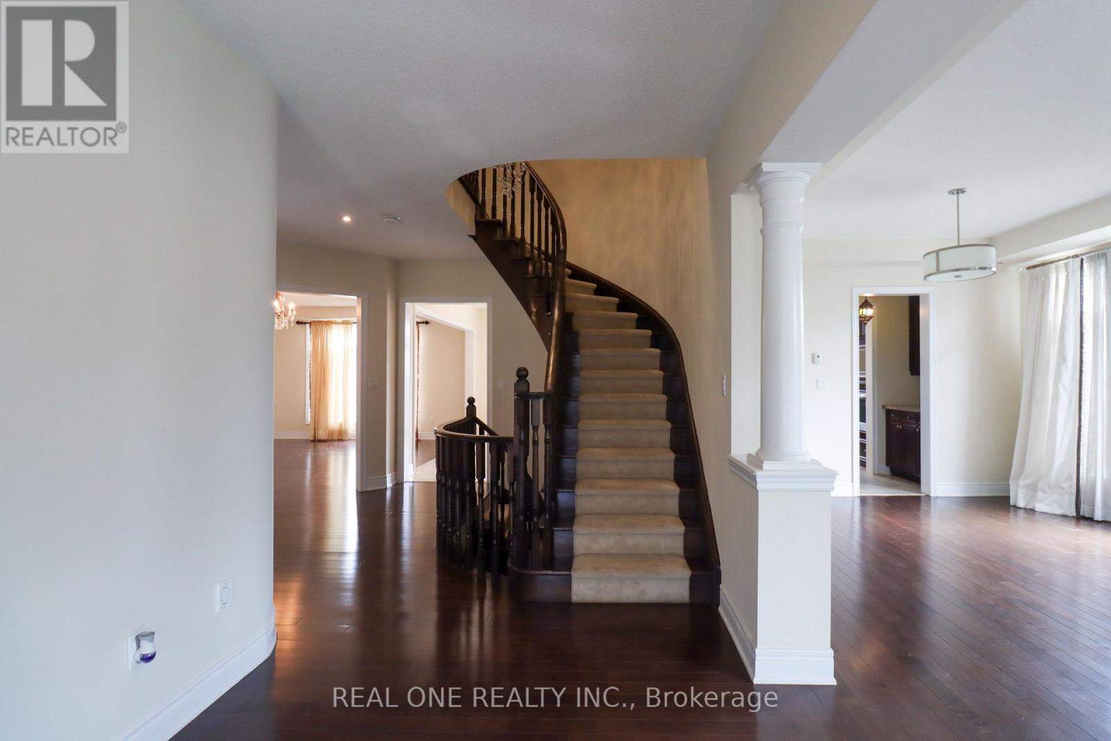 1330 Kestell Boulevard, Oakville, Ontario L6H 0C8 - Photo 4 - W12592928