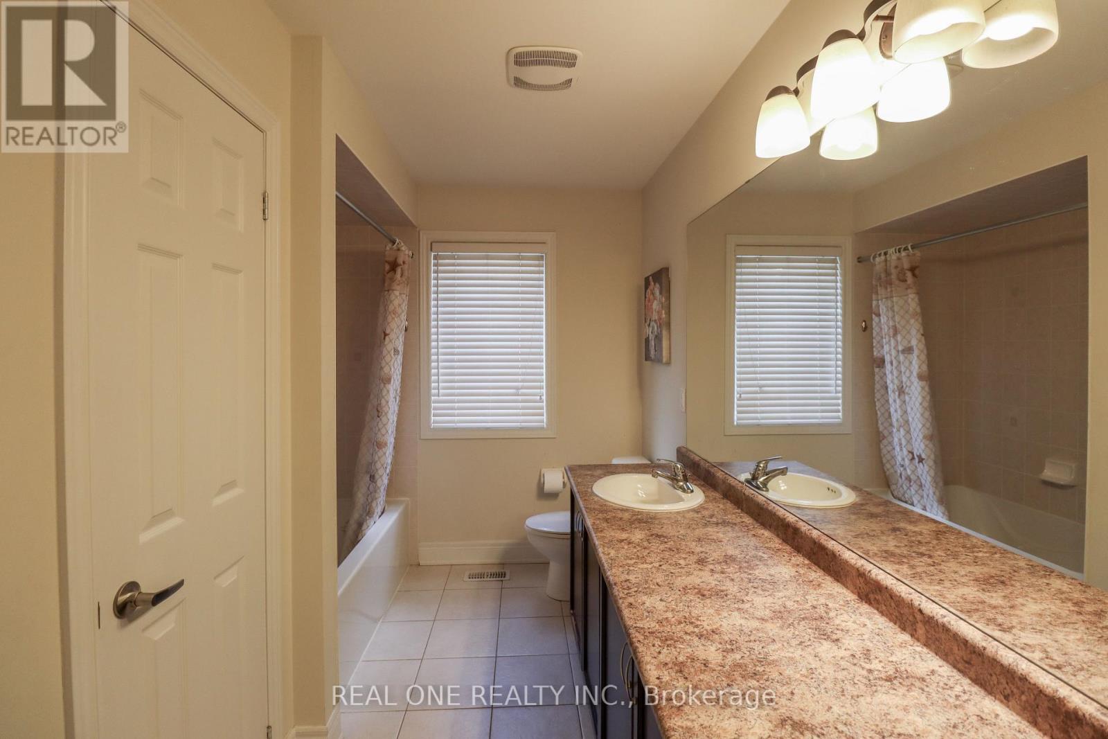 1330 Kestell Boulevard, Oakville, Ontario L6H 0C8 - Photo 40 - W12592928